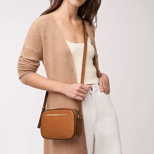 Fossil Crossbody Womens Liza Leather Camera Bag Purse Color Camel gentlemen use